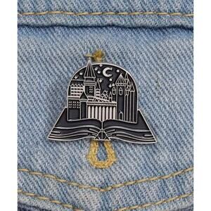 Harry Potter Hogwarts On a Book Enamel Pins 410-1